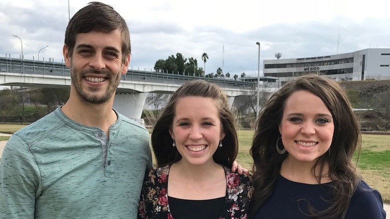 Derick Dillard and Jill and Jinger Duggar posing outdoors