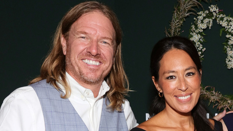 Chip and Joanna Gaines posing together.