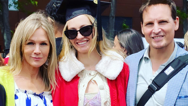 Jennie Garth and Peter Facinelli stand with their daughter at her graduation
