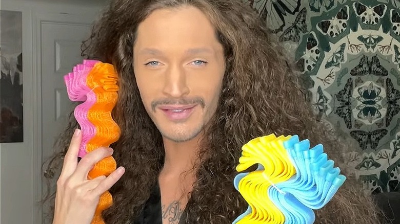 Jonathan Monroe giving a hair tutorial