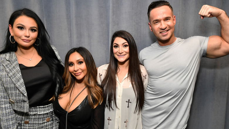 The cast of Jersey Shore pose together.