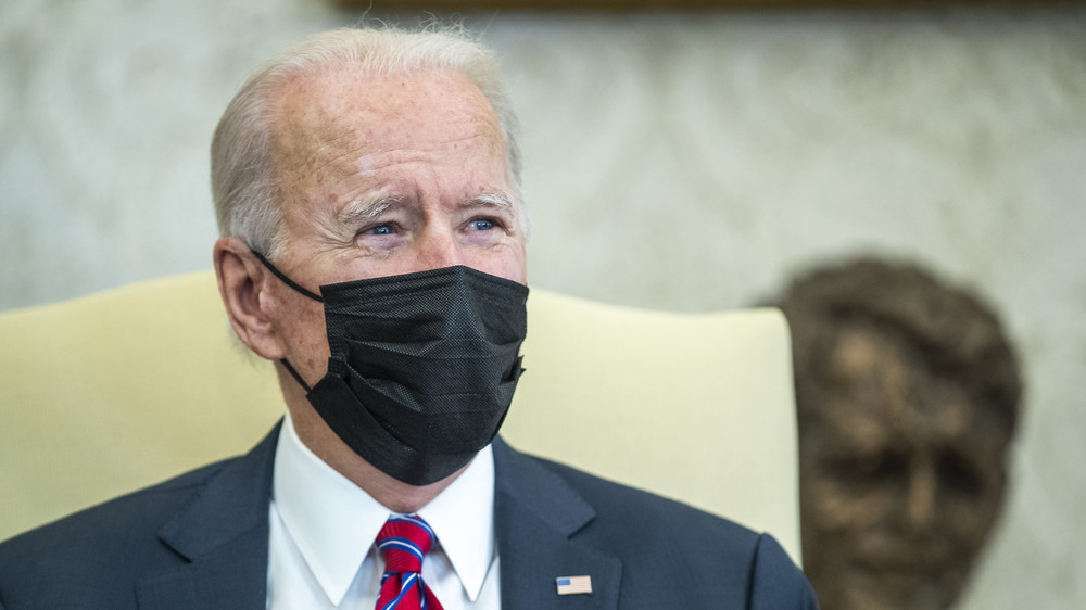 President Joe Biden wearing a black face mask