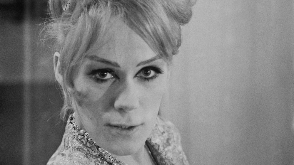 Tammy Grimes posing in 1963