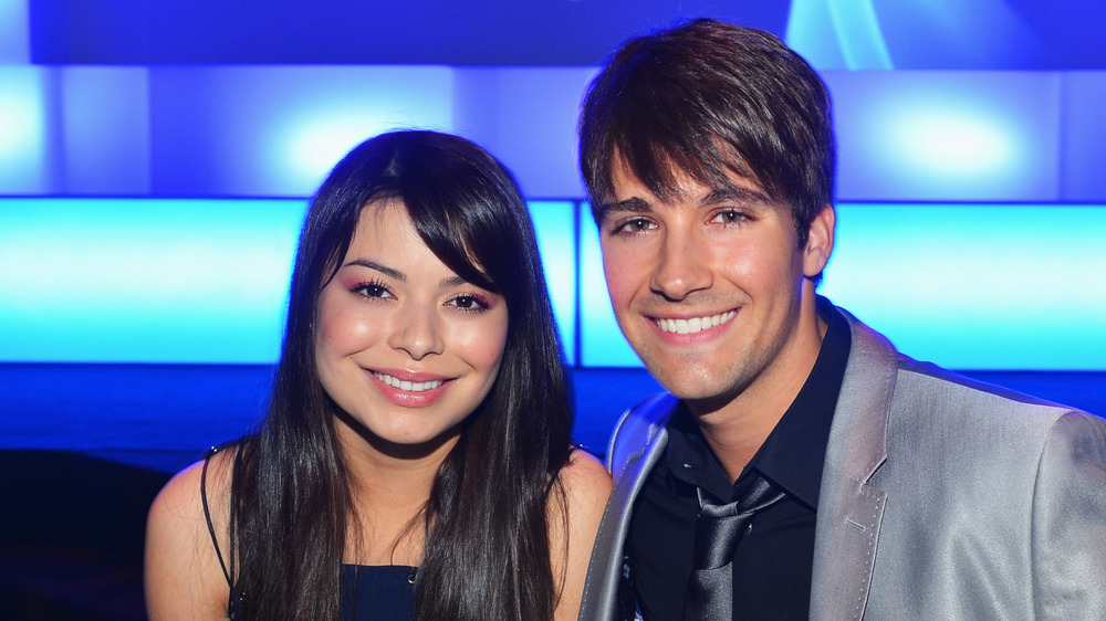 Miranda Cosgrove and James Maslow smiling