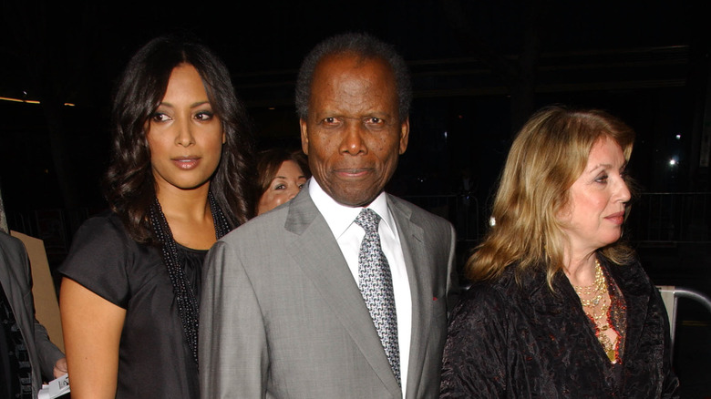Sidney Poitier posing with his daughter Anika and wife Joanna