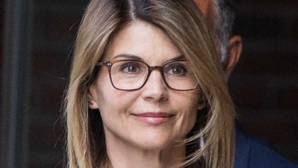 Lori Loughlin wearing glasses while leaving the courthouse