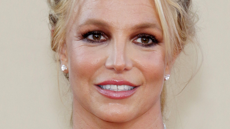 Britney Spears smiles on the red carpet