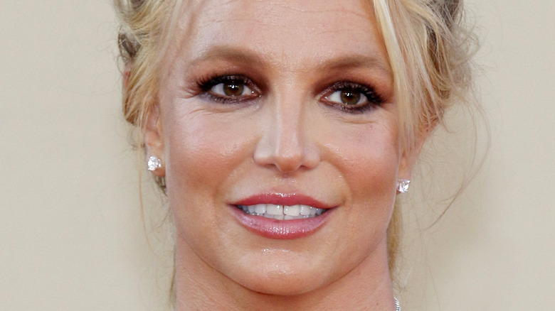 Britney Spears smiles on the red carpet