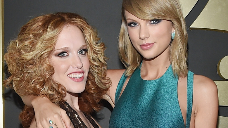 Abigail Anderson and Taylor Swift posing