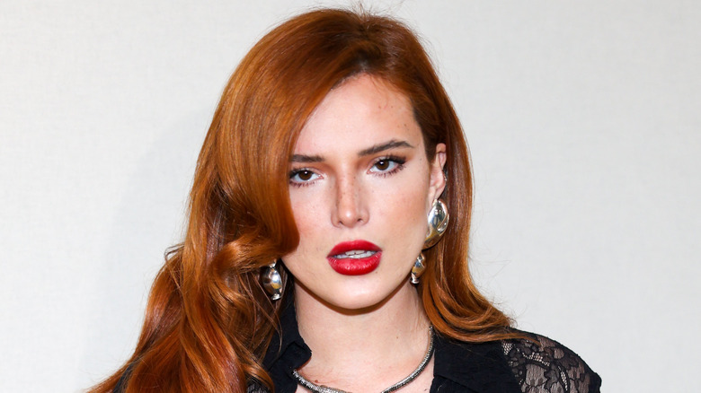 Bella Thorne red lipstick