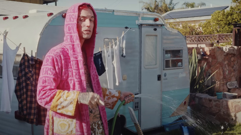 Jute$ appears in his "Hollywood Hillbilly" music video