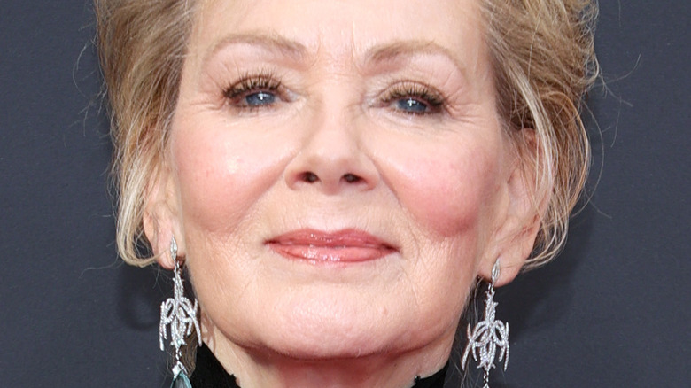 Jean Smart posing at the 2021 Emmys