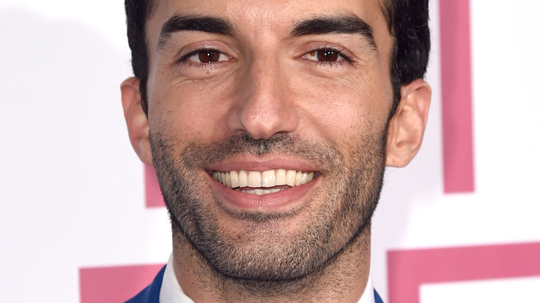 Justin Baldoni smiling