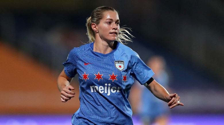 Kealia Ohai on the field 