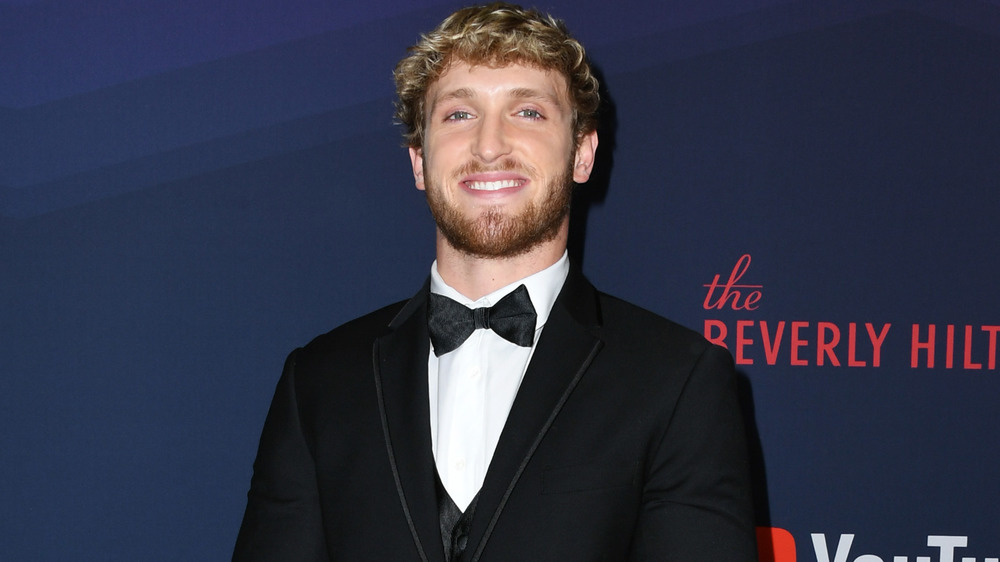 Logan Paul smiling on the red carpet
