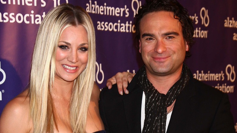 Kaley Cuoco and Johnny Galecki on the red carpet