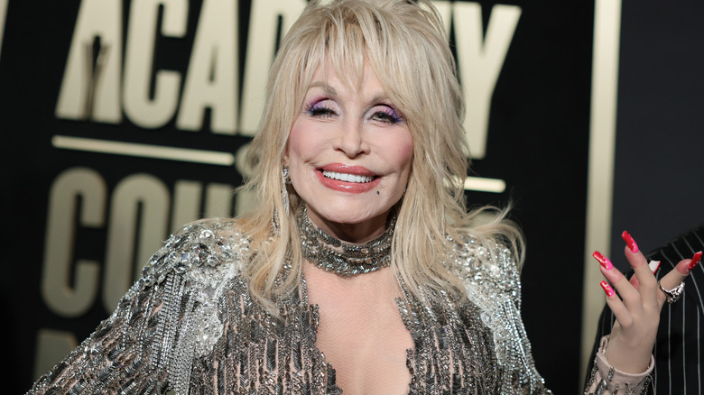 Dolly Parton posing