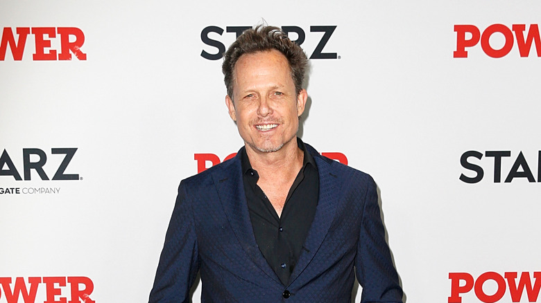 Dean Winters in blue suit 