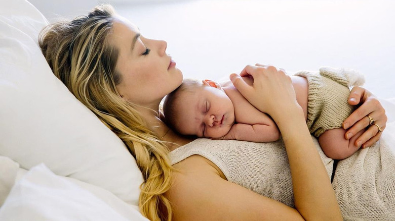 Amber Heard poses with daughter 