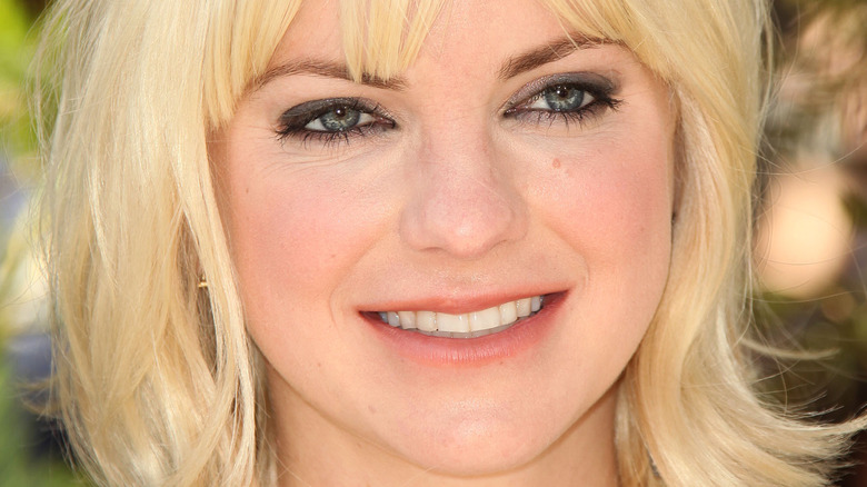 Anna Faris smiling