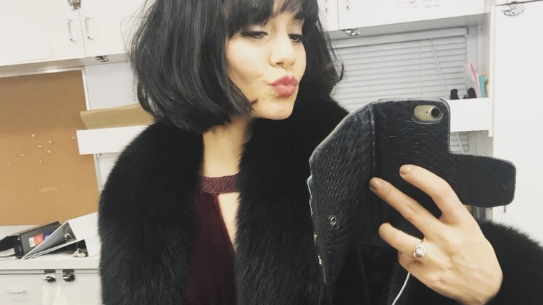 Vanessa Hudgens showing off a ring