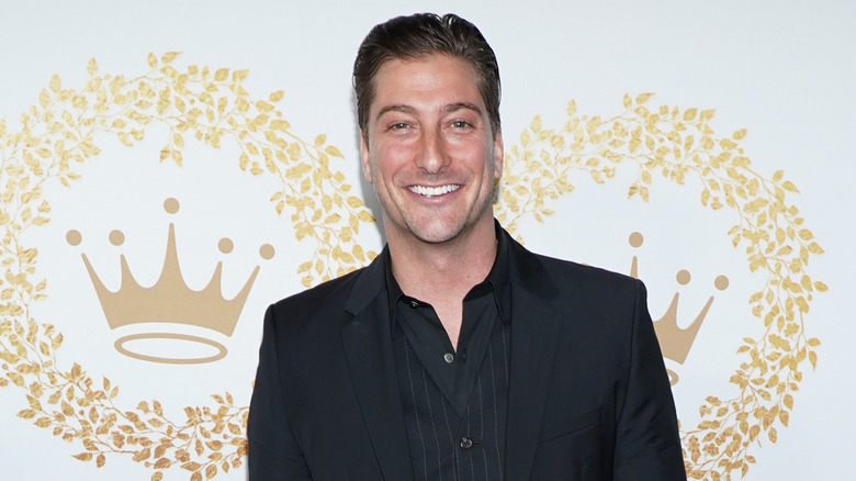 Daniel Lissing smiling