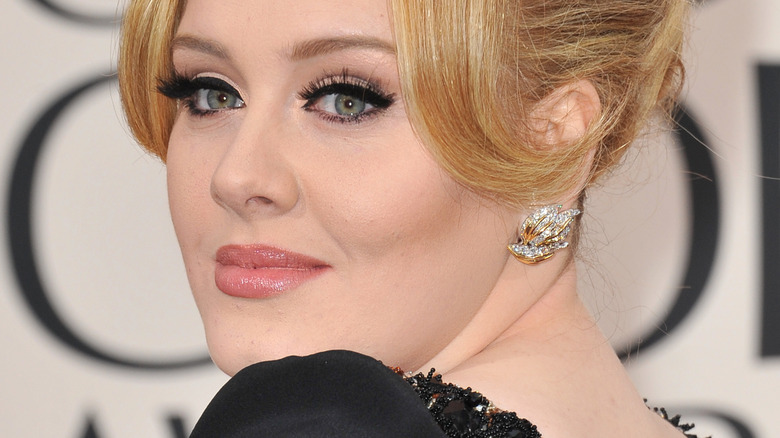 Adele posing on the red carpet