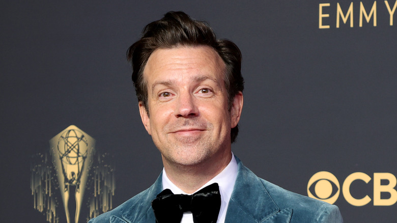 Jason Sudeikis on the red carpet