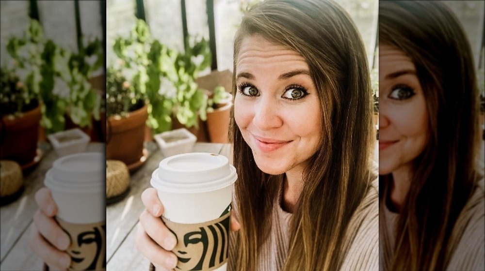Jana Duggar taking a selfie