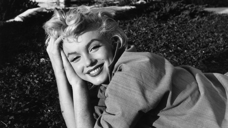 Marilyn Monroe black and white laying