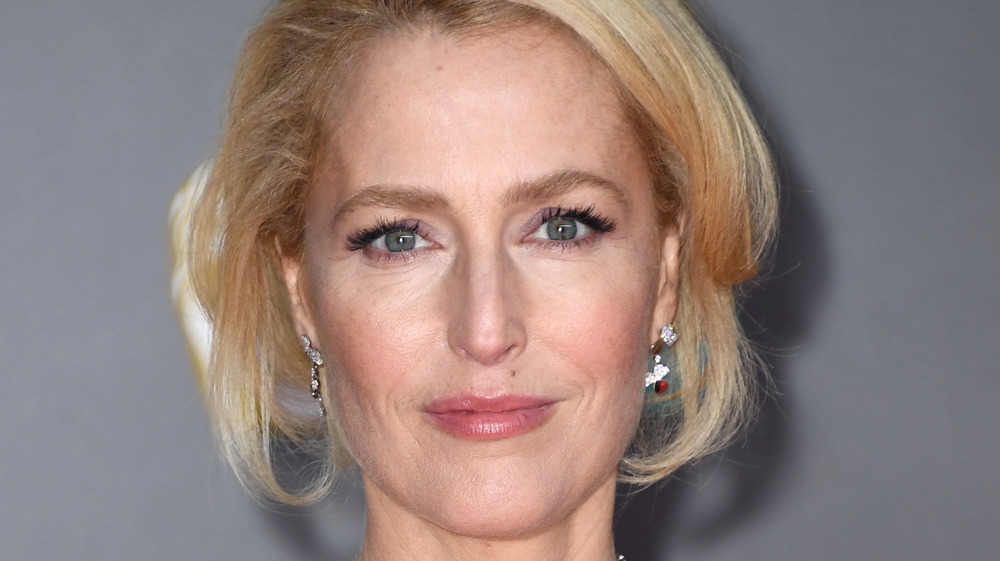 Gillian Anderson posing at an event