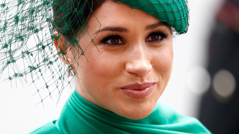 Meghan Markle wearing a green fascinator