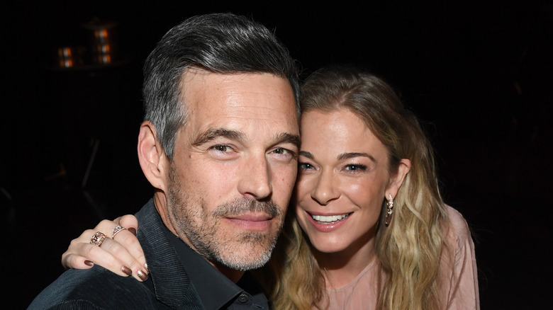 LeAnn Rimes and Eddie Cibrian smiling