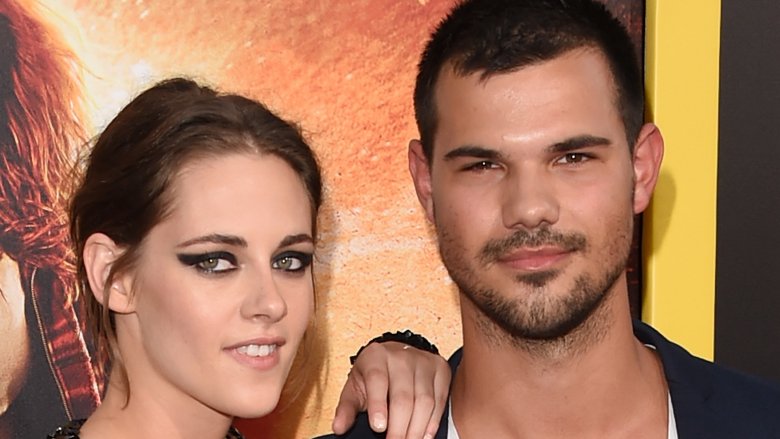 Kristen Stewart, Taylor Lautner posing