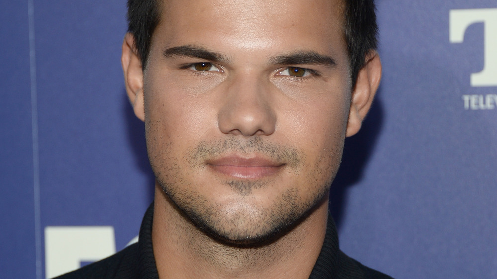 Taylor Lautner posing