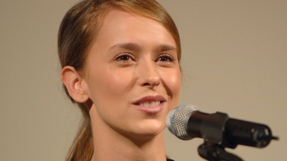 Jennifer Love Hewitt speaking into a microphone