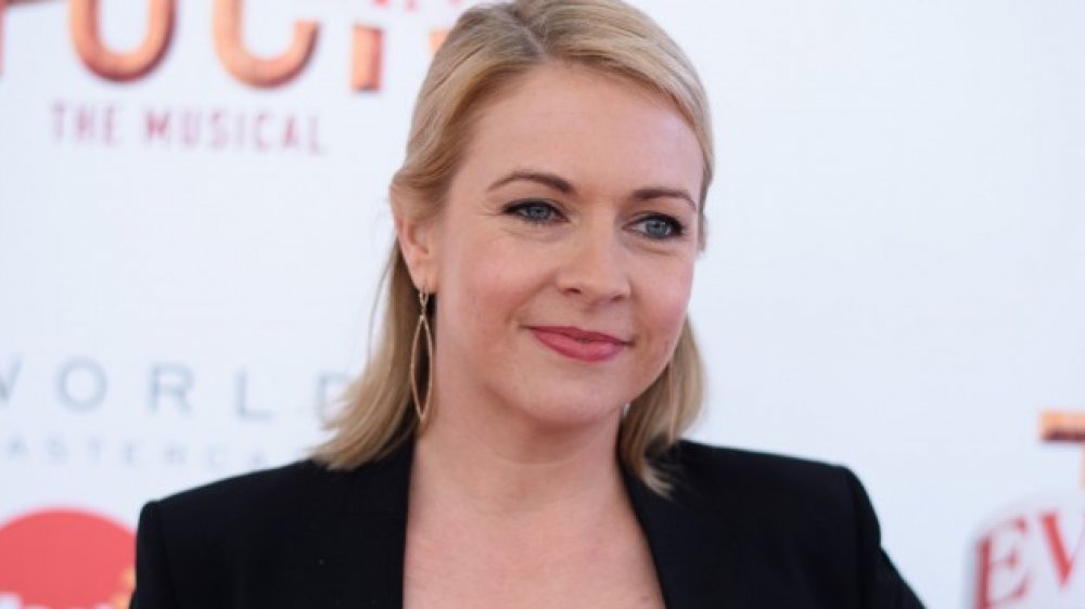 Melissa Joan Hart smirking 