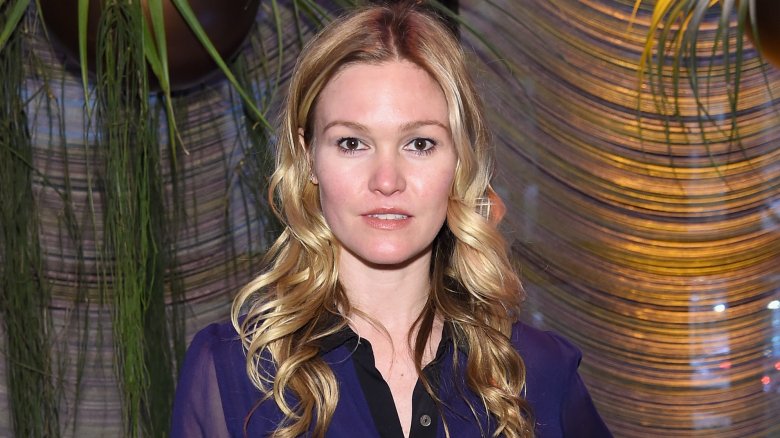 Julia Stiles in blue dress