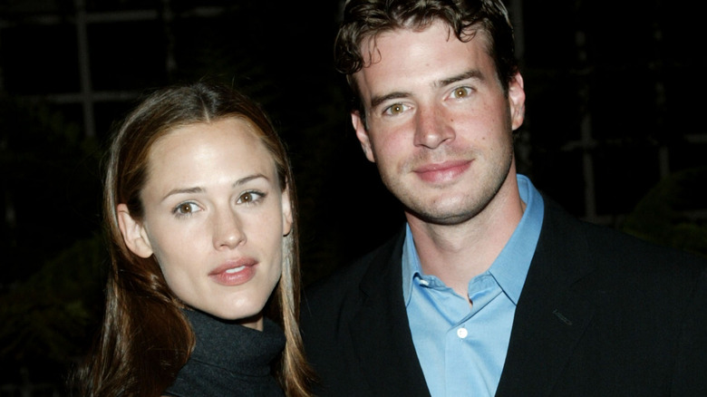 Jennifer Garner and Scott Foley pose 