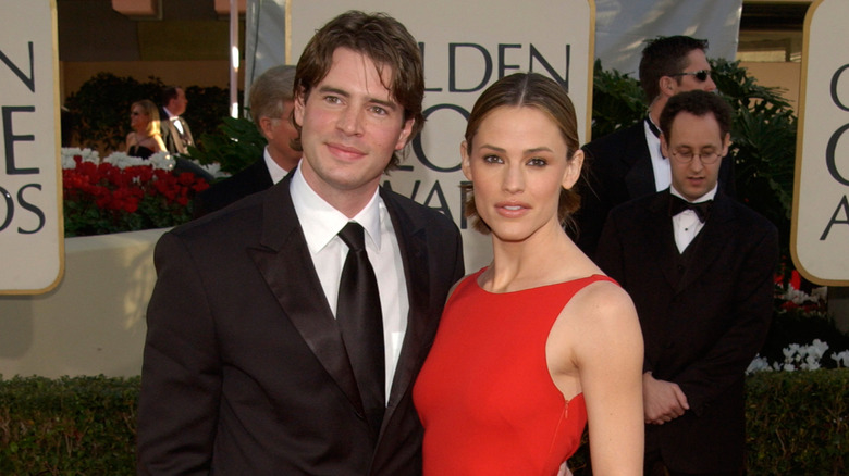 Jennifer Garner and Scott Foley pose 