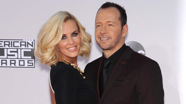 Jenny McCarthy, Donnie Wahlberg posing