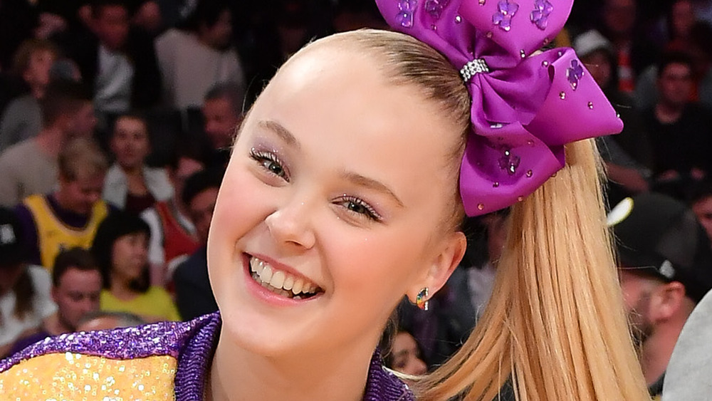 JoJo Siwa posing at a basketball game