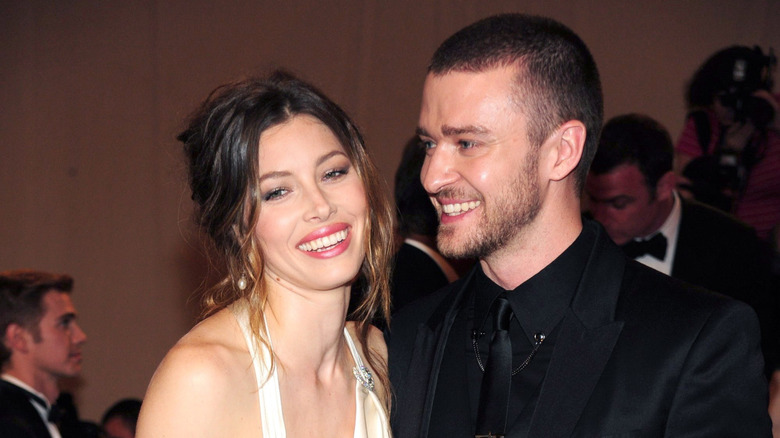 Jessica Biel and Justin Timberlake smiling