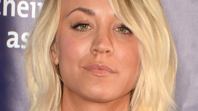 Kaley Cuoco posing red carpet