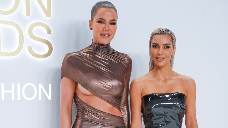 Kim Kardashian and Khloé Kardashian pose 