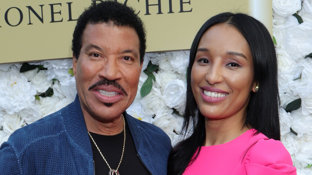 Lionel Richie and Lisa Parigi posing together