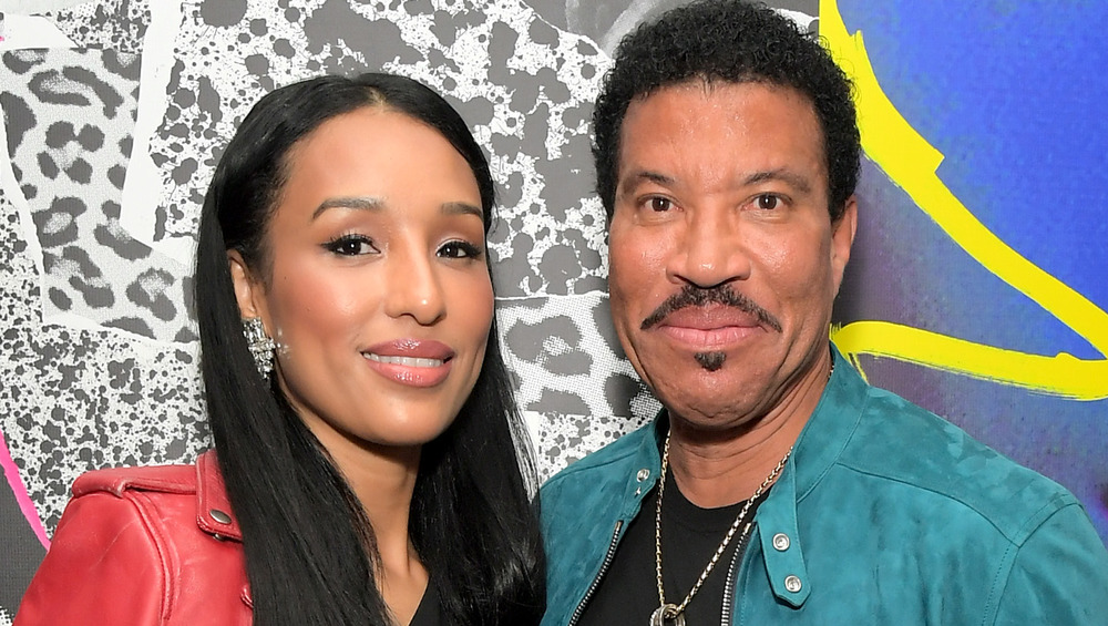 Lisa Parigi and Lionel Richie posing together