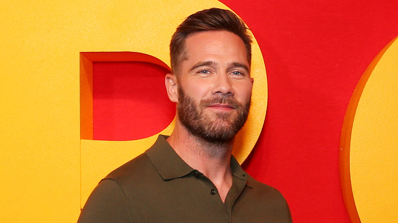 Luke Macfarlane posing on the red carpet