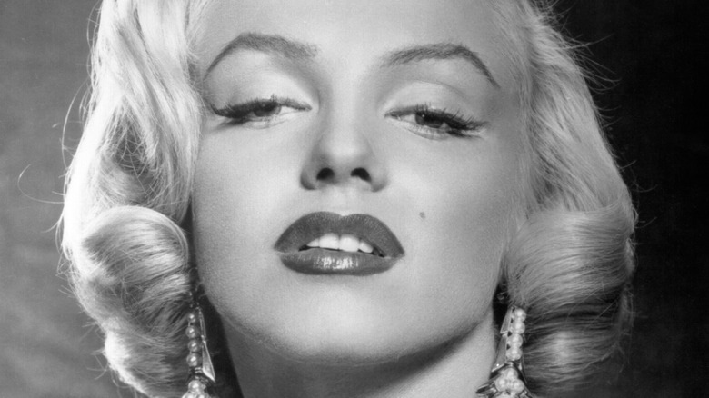 Marilyn Monroe posing
