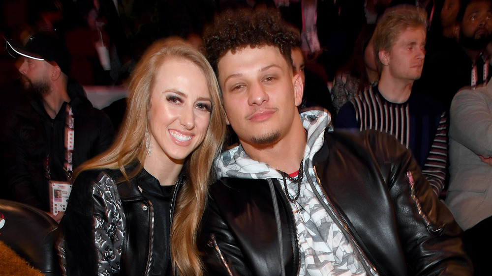Patrick Mahomes and Brittany Matthews posing